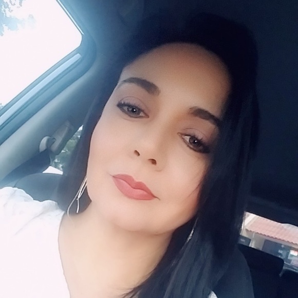 Meet your Posher, Patricia - Picture 2 of 2